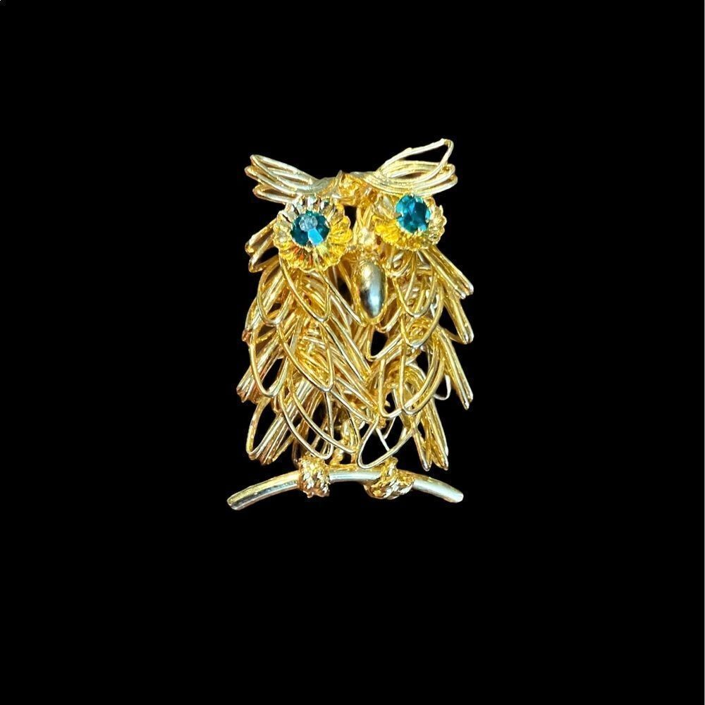 𝅺DIRECTION One gold tone wire owl brooch